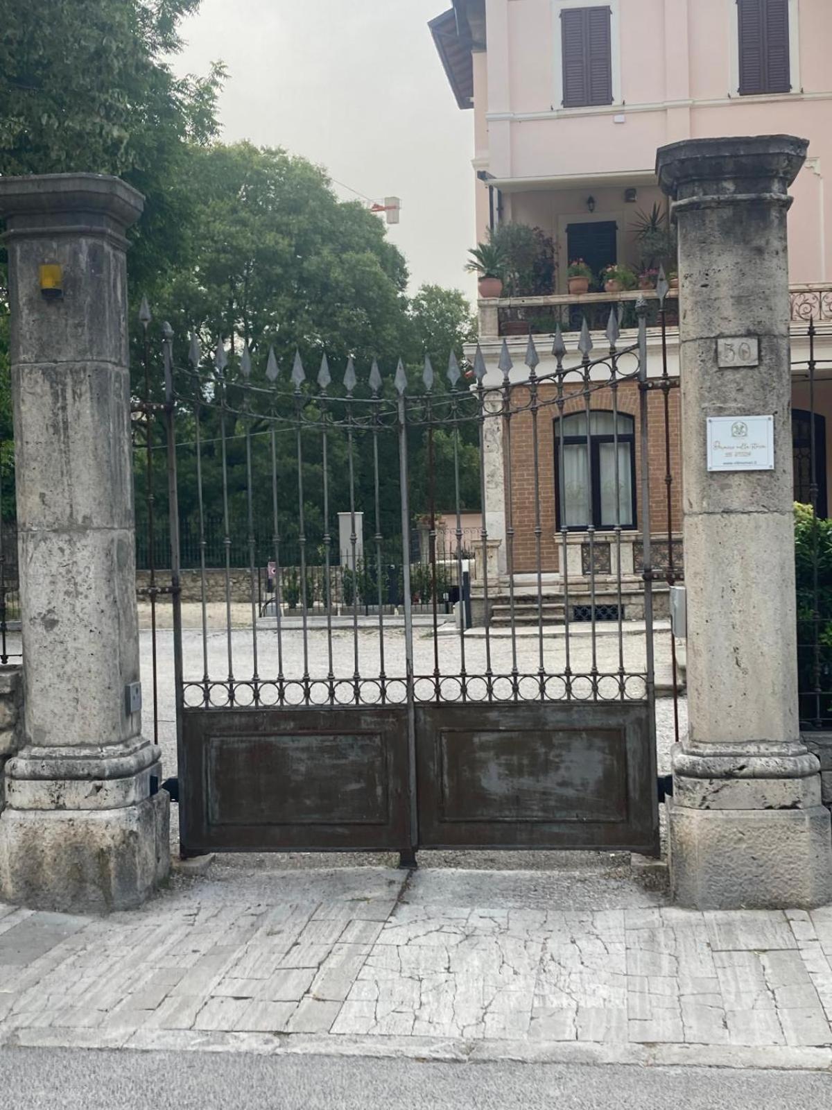 Villino Mari Camere Con Parcheggio Privato Gratuito Ascoli Piceno Luaran gambar